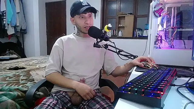 Snapshot of esjrobles chatting on December 28, 8:37 am esjrobles online show from December 28, 8:37 am