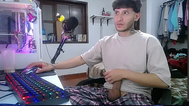 Snapshot of esjrobles chatting on December 29, 4:51 pm esjrobles online show from December 29, 4:51 pm