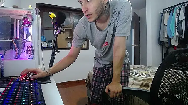 Snapshot of esjrobles chatting on December 31, 2:29 am esjrobles online show from December 31, 2:29 am