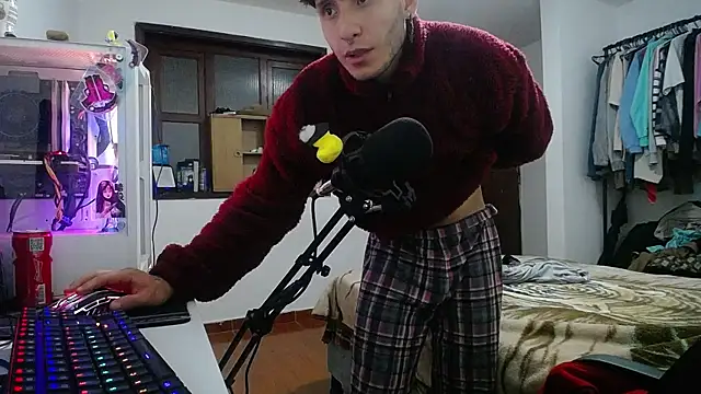 Snapshot of esjrobles chatting on December 31, 6:16 am esjrobles online show from December 31, 6:16 am