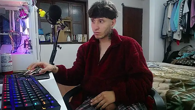 Snapshot of esjrobles chatting on December 31, 9:21 am esjrobles online show from December 31, 9:21 am