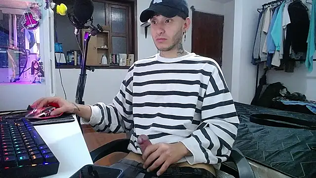 Snapshot of esjrobles chatting on January 2, 7:55 am esjrobles online show from January 2, 7:55 am