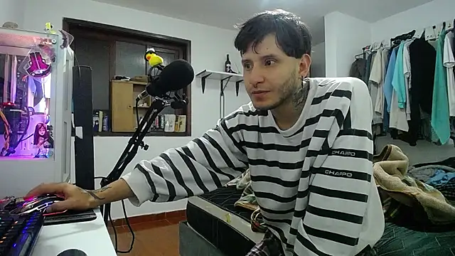 Snapshot of esjrobles chatting on January 3, 4:11 am esjrobles online show from January 3, 4:11 am