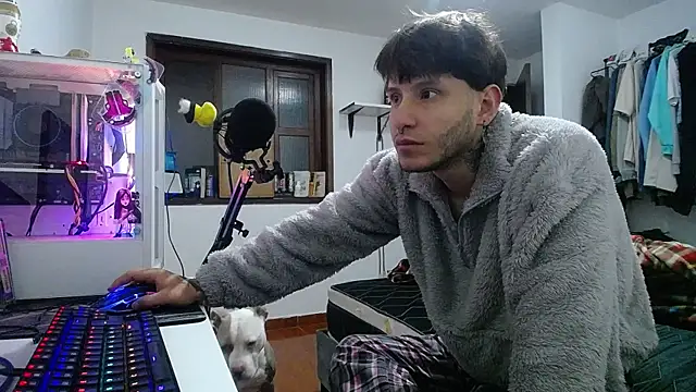 Snapshot of esjrobles chatting on January 4, 4:12 am esjrobles online show from January 4, 4:12 am