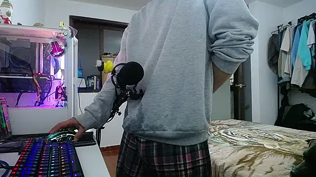 Snapshot of esjrobles chatting on January 4, 7:24 am esjrobles online show from January 4, 7:24 am