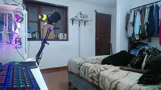 Snapshot of esjrobles chatting on January 12, 3:17 am esjrobles online show from January 12, 3:17 am