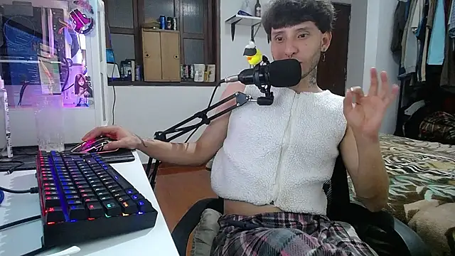 Snapshot of esjrobles chatting on January 13, 5:33 am esjrobles online show from January 13, 5:33 am