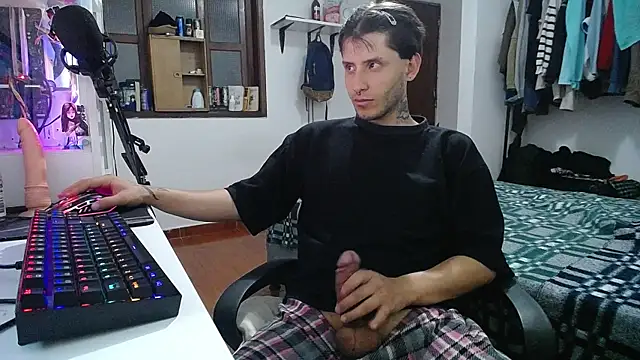 Snapshot of esjrobles chatting on January 20, 5:26 am esjrobles online show from January 20, 5:26 am