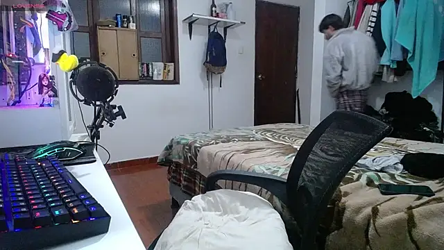 Snapshot of esjrobles chatting on January 22, 5:26 am esjrobles online show from January 22, 5:26 am