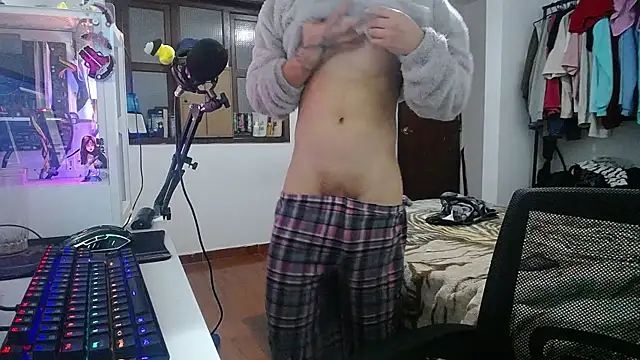 Snapshot of esjrobles chatting on January 24, 2:28 am esjrobles online show from January 24, 2:28 am