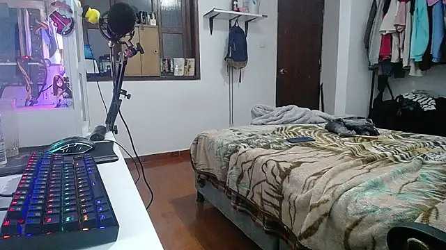 Snapshot of esjrobles chatting on January 24, 5:31 am esjrobles online show from January 24, 5:31 am