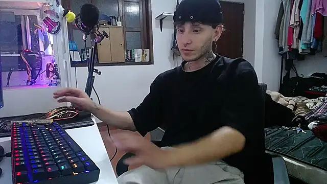 Snapshot of esjrobles chatting on January 26, 5:45 am esjrobles online show from January 26, 5:45 am