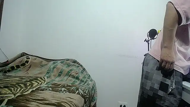 Snapshot of esjrobles chatting on January 28, 3:36 am esjrobles online show from January 28, 3:36 am