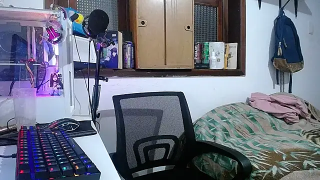 Snapshot of esjrobles chatting on January 29, 1:58 am esjrobles online show from January 29, 1:58 am