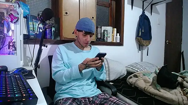 Snapshot of esjrobles chatting on February 1, 2:37 am esjrobles online show from February 1, 2:37 am