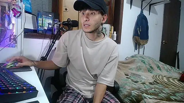 Snapshot of esjrobles chatting on February 8, 3:30 am esjrobles online show from February 8, 3:30 am