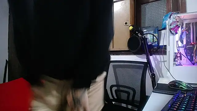 Snapshot of esjrobles chatting on February 15, 9:16 am esjrobles online show from February 15, 9:16 am