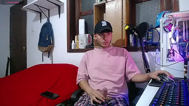 Snapshot of esjrobles chatting on February 17, 9:03 am esjrobles online show from February 17, 9:03 am