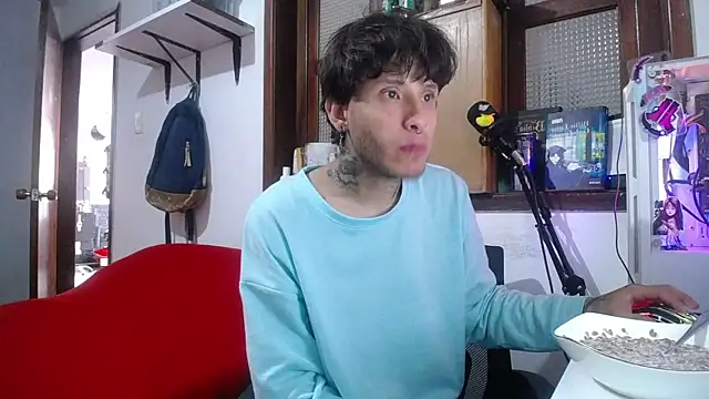 Snapshot of esjrobles chatting on February 21, 2:59 pm esjrobles online show from February 21, 2:59 pm