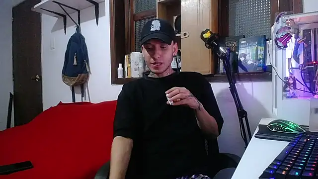 Snapshot of esjrobles chatting on February 25, 4:46 am esjrobles online show from February 25, 4:46 am