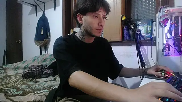 Snapshot of esjrobles chatting on February 26, 7:09 am esjrobles online show from February 26, 7:09 am