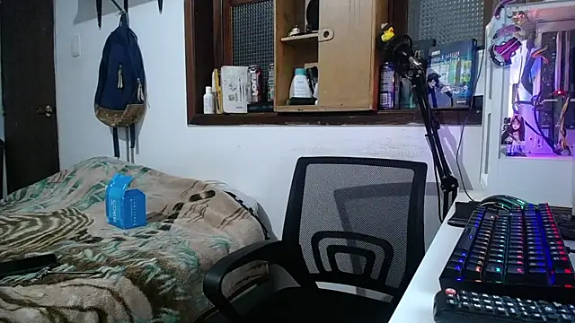 Snapshot of esjrobles chatting on March 4, 6:26 am esjrobles online show from March 4, 6:26 am