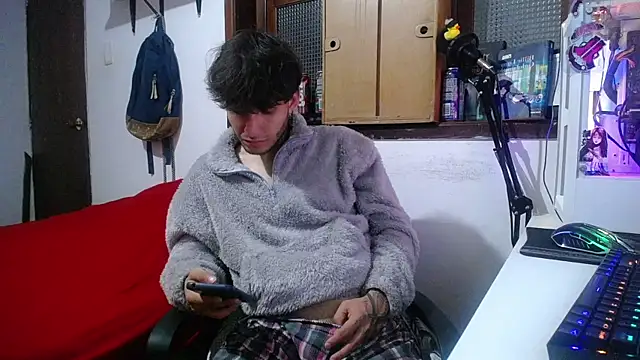 Snapshot of esjrobles chatting on March 5, 6:23 am esjrobles online show from March 5, 6:23 am