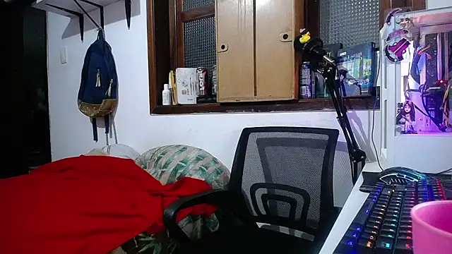 Snapshot of esjrobles chatting on March 6, 3:24 am esjrobles online show from March 6, 3:24 am