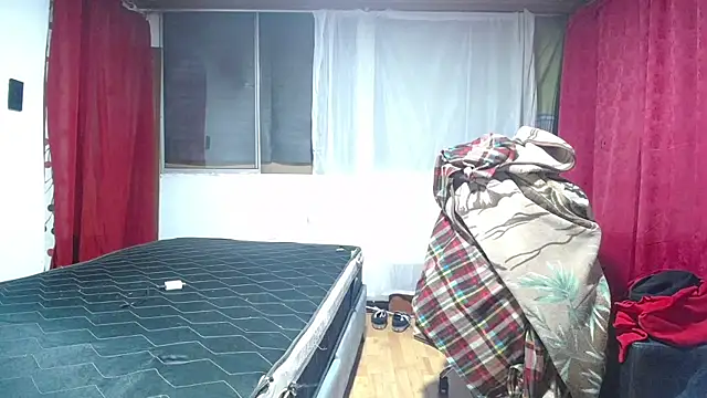 Snapshot of esjrobles chatting on March 10, 3:34 am esjrobles online show from March 10, 3:34 am