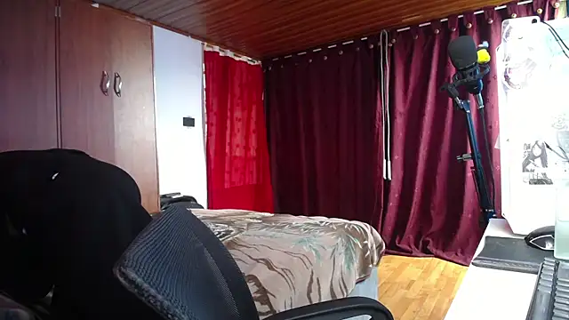 Snapshot of esjrobles chatting on March 15, 4:54 pm esjrobles online show from March 15, 4:54 pm