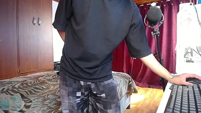 Snapshot of esjrobles chatting on March 16, 8:32 pm esjrobles online show from March 16, 8:32 pm