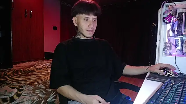 Snapshot of esjrobles chatting on March 17, 2:41 am esjrobles online show from March 17, 2:41 am