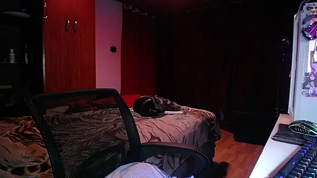 Snapshot of esjrobles chatting on March 17, 5:45 am esjrobles online show from March 17, 5:45 am