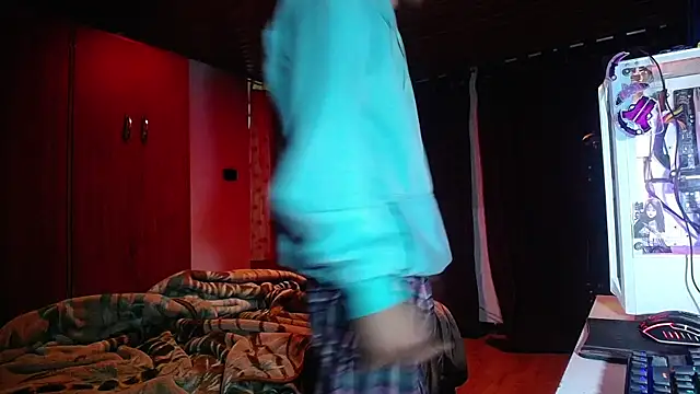 Snapshot of esjrobles chatting on March 18, 1:53 am esjrobles online show from March 18, 1:53 am