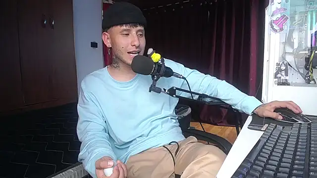 Snapshot of esjrobles chatting on March 20, 8:40 pm esjrobles online show from March 20, 8:40 pm