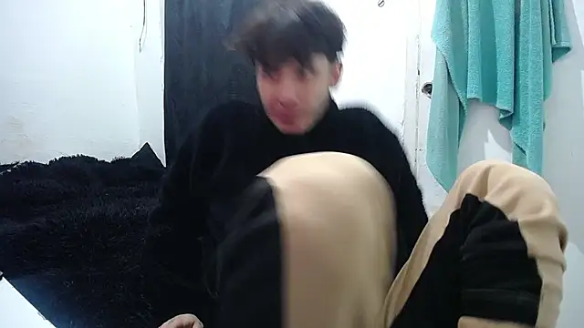 Snapshot of esjrobles chatting on September 10, 1:33 pm esjrobles online show from September 10, 1:33 pm