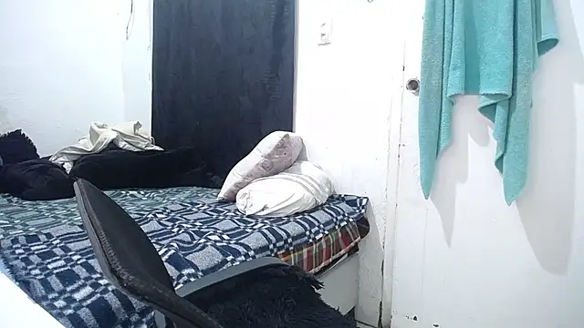 Snapshot of esjrobles chatting on September 12, 3:56 pm esjrobles online show from September 12, 3:56 pm