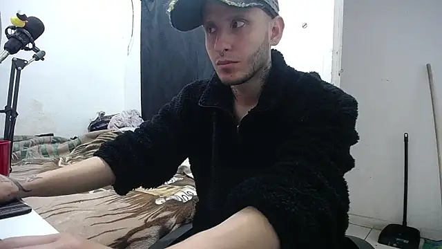 Snapshot of esjrobles chatting on September 16, 8:21 pm esjrobles online show from September 16, 8:21 pm