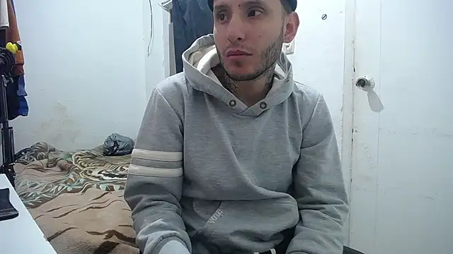 Snapshot of esjrobles chatting on September 22, 12:40 pm esjrobles online show from September 22, 12:40 pm