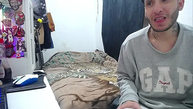 Snapshot of esjrobles chatting on September 24, 12:19 pm esjrobles online show from September 24, 12:19 pm