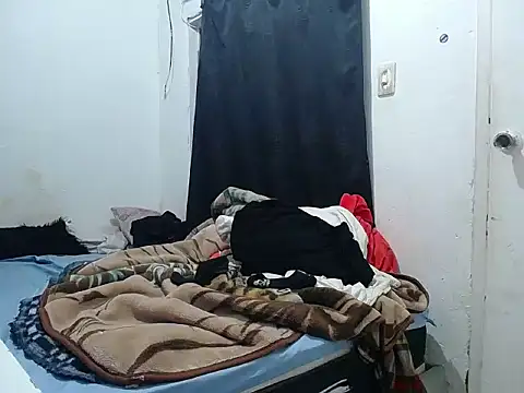 Snapshot of esjrobles chatting on September 29, 12:32 pm esjrobles online show from September 29, 12:32 pm