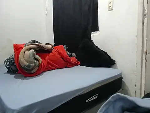 Snapshot of esjrobles chatting on October 7, 12:35 pm esjrobles online show from October 7, 12:35 pm