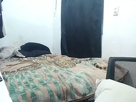 Snapshot of esjrobles chatting on October 10, 1:10 pm esjrobles online show from October 10, 1:10 pm