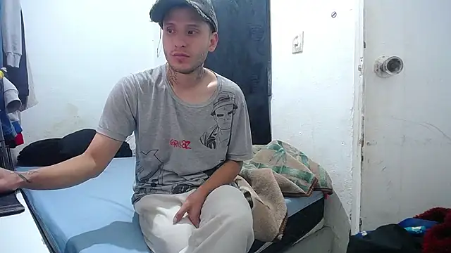 Snapshot of esjrobles chatting on October 15, 5:02 pm esjrobles online show from October 15, 5:02 pm