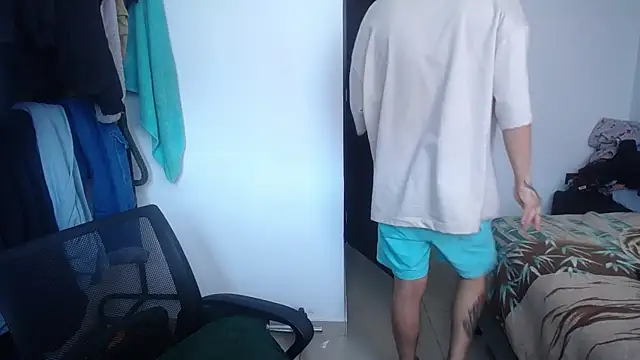 Snapshot of esjrobles chatting on March 3, 4:46 pm esjrobles online show from March 3, 4:46 pm