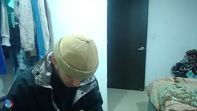 Snapshot of esjrobles chatting on March 11, 12:16 am esjrobles online show from March 11, 12:16 am