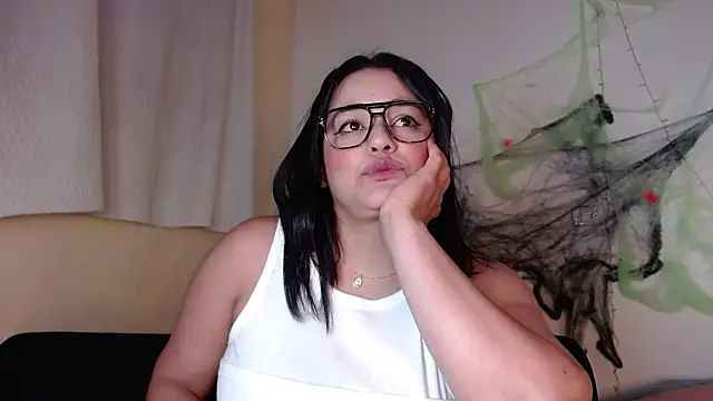 maraa lee online show from October 25, 1:35 am