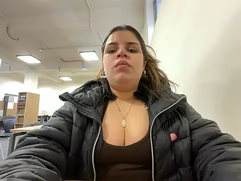 Snapshot of kittygatita48 chatting on June 19, 3:05 pm kittygatita48 online show from June 19, 3:05 pm