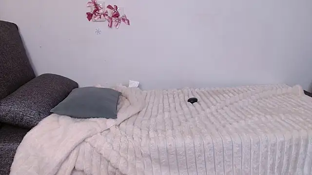 bellaa love  online show from March 24, 12:15 am