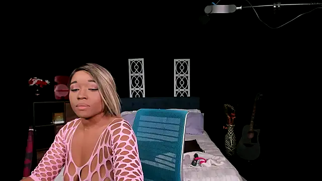 Snapshot of NinaRiveraXO chatting on October 4, 1:36 am NinaRiveraXO online show from October 4, 1:36 am